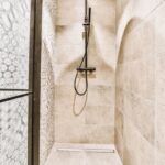 תעלת ניקוז למקלחון, הפרט הקטן שמוסיף יוקרה ונוחות לחדר הרחצה